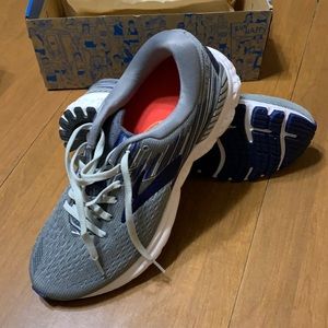 Men’s Brooks Adrenaline GTS 19 size 8 shoes